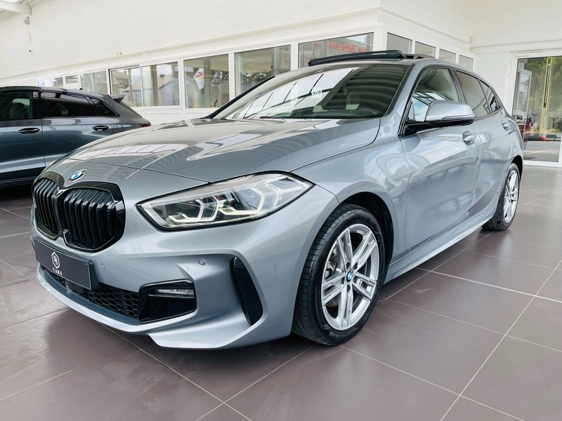 BMW 118 iA ** GARANTIE + PACK M + TOIT PANO + LED + GPS + CUIR ***