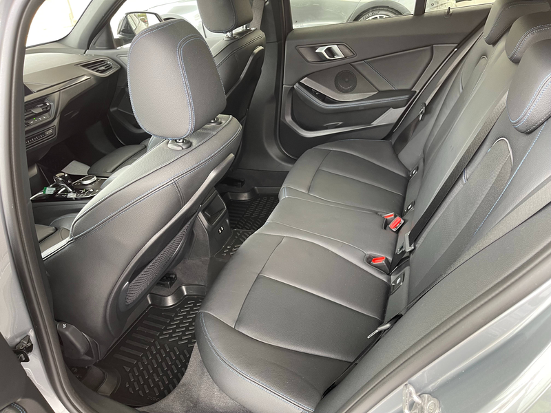 BMW 118 iA ** GARANTIE + PACK M + TOIT PANO + LED + GPS + CUIR *** — photo 12