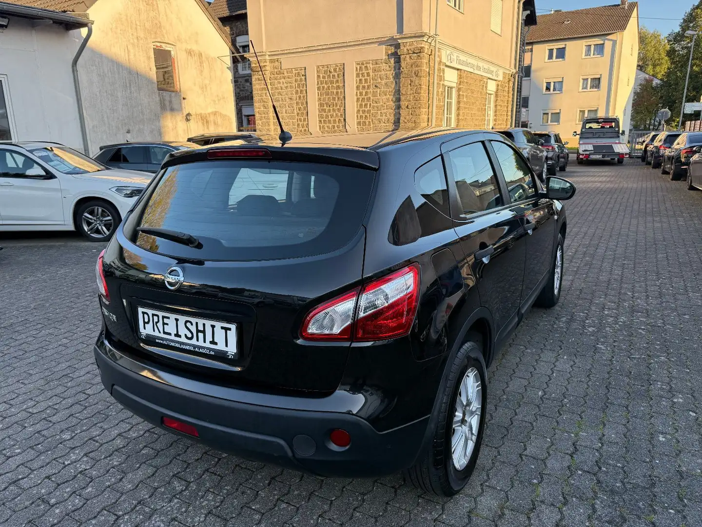 Nissan Qashqai QASHQAI Visia 1.6 KLIMA TEMPOMAT Tüv-05-2027 Schwarz - 2