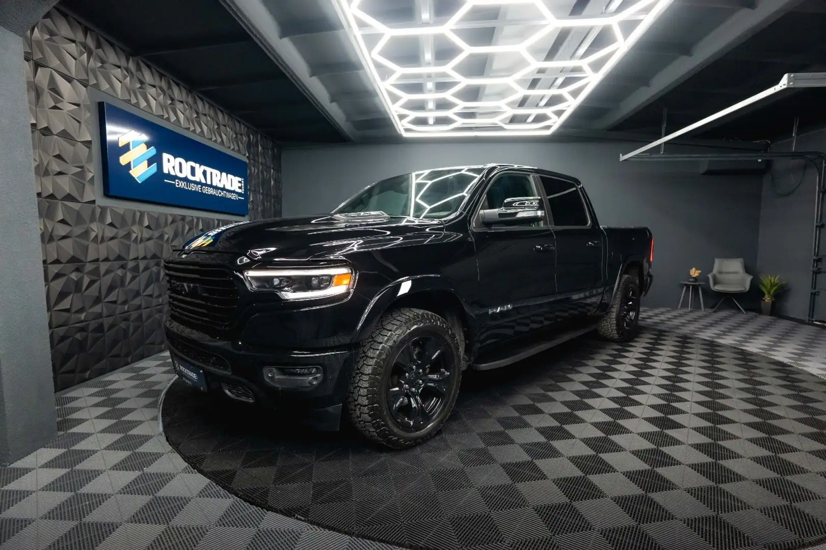 Dodge RAM 5.7 V8 HEMI 4x4 Night LARAMIE RAMBOX 19% Schwarz - 1
