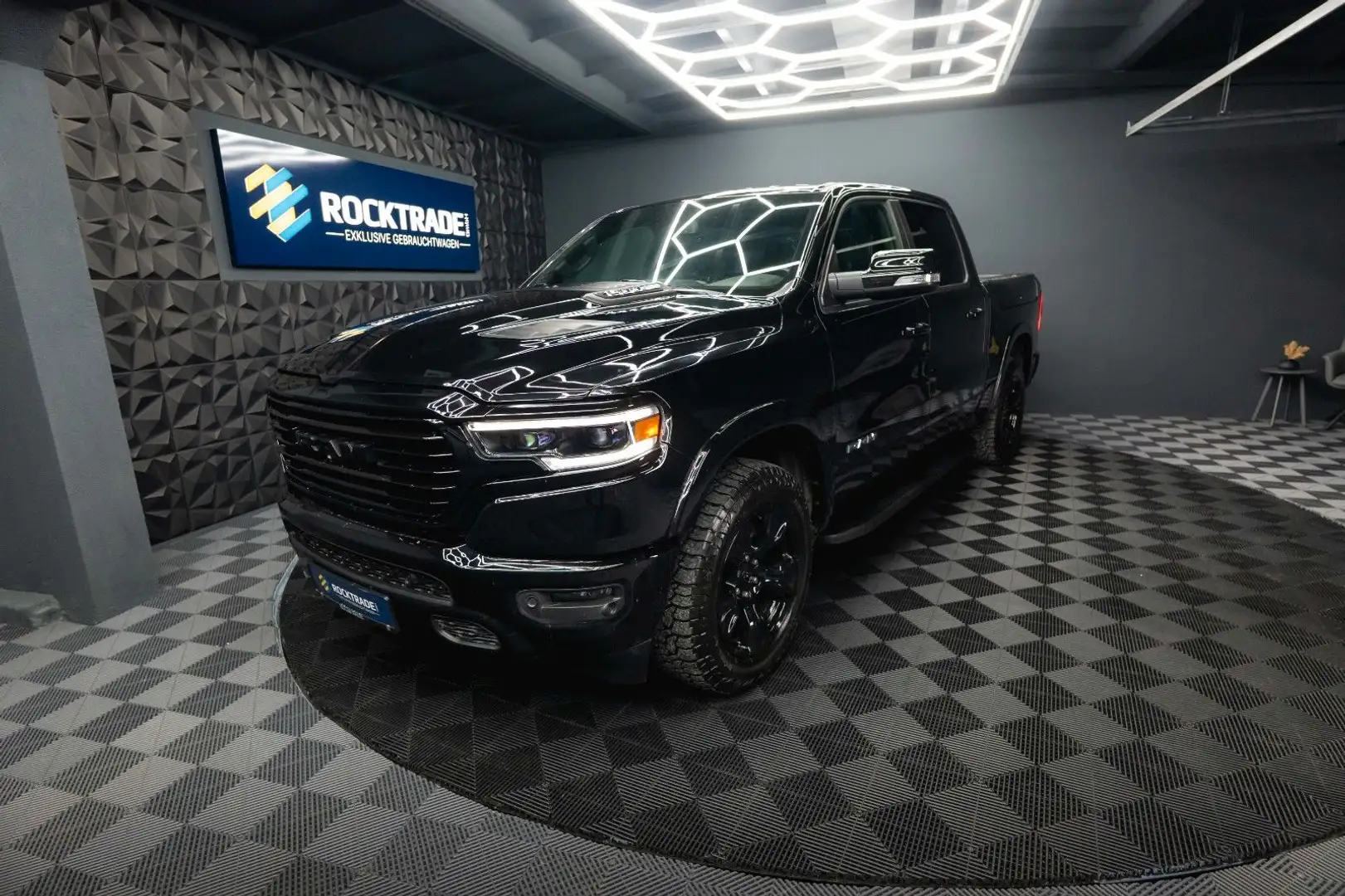 Dodge RAM 5.7 V8 HEMI 4x4 Night LARAMIE RAMBOX 19% Schwarz - 2