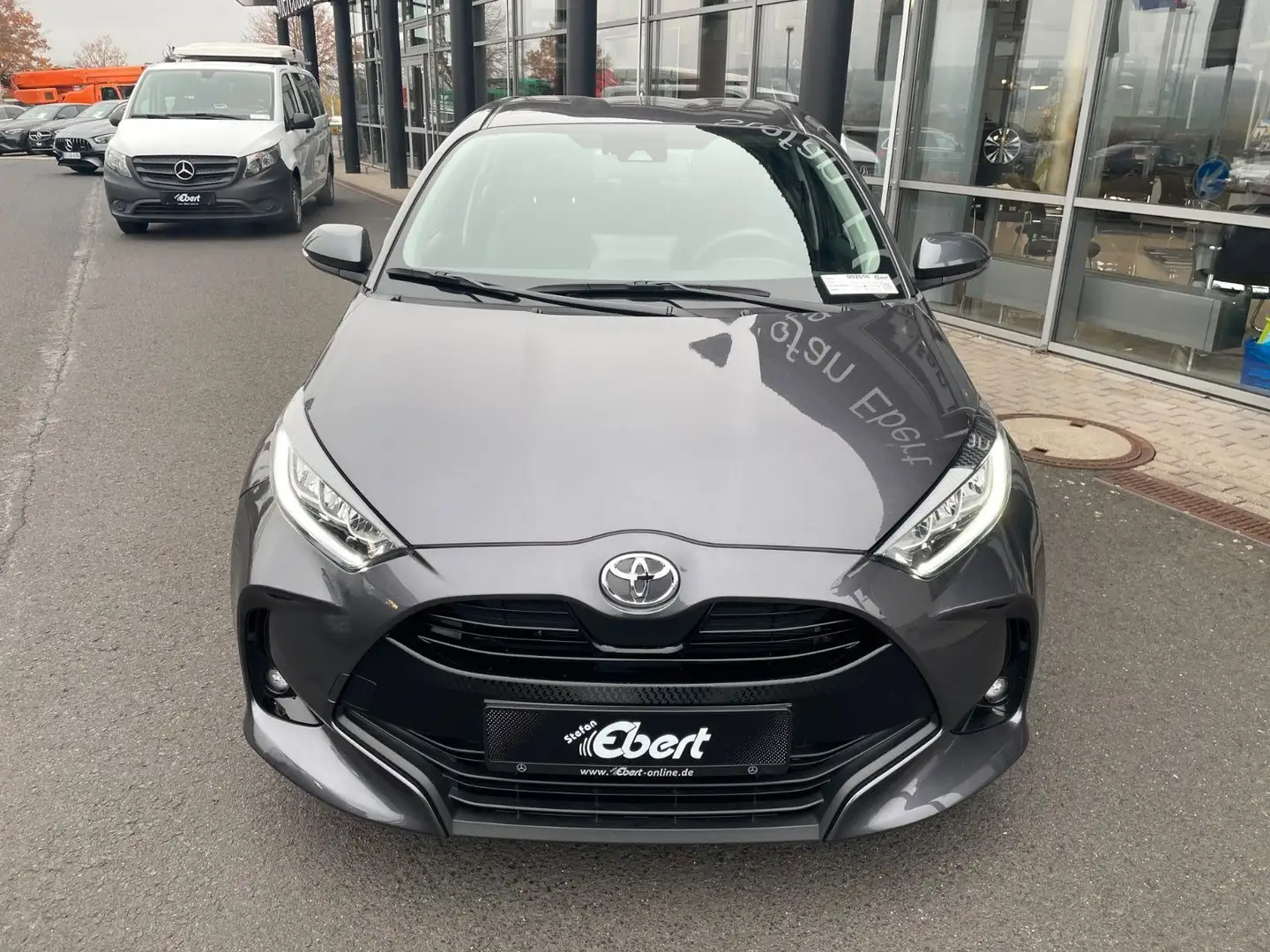 Toyota Yaris 1.5 VVT-iE Aut. Team D AHK+R-Kamera+SHZ Grau - 2