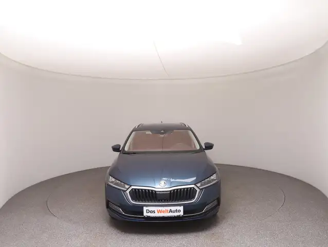 Skoda Octavia view 3