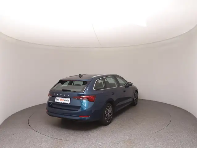 Skoda Octavia view 4