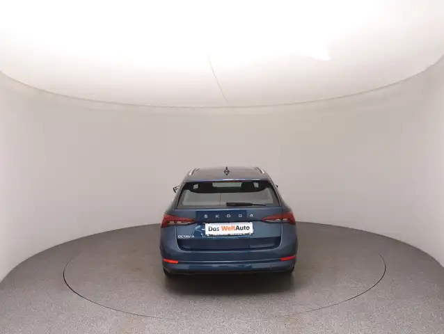 Skoda Octavia view 6