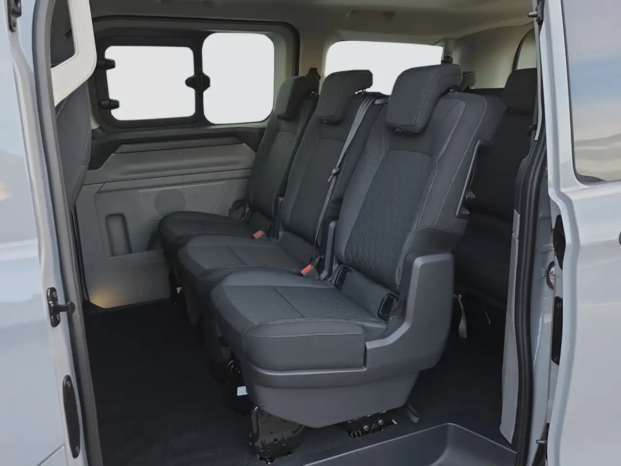 Ford Transit Custom Kombi 340 L1H1 2.5L PHEV Limited 11