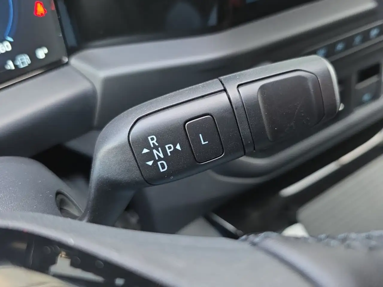Ford Transit Custom Kombi 340 L1H1 2.5L PHEV Limited 9