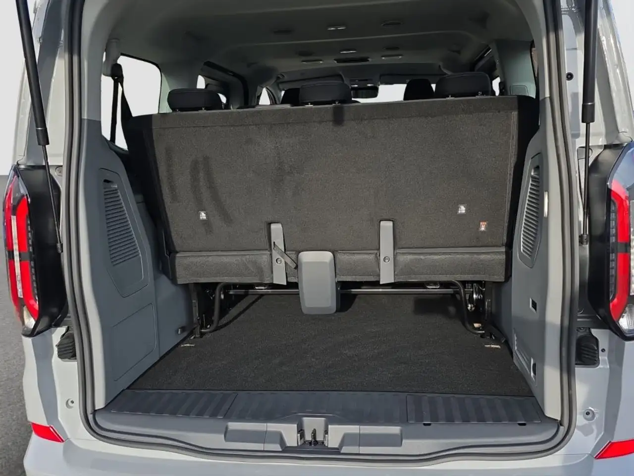 Ford Transit Custom Kombi 340 L1H1 2.5L PHEV Limited 13