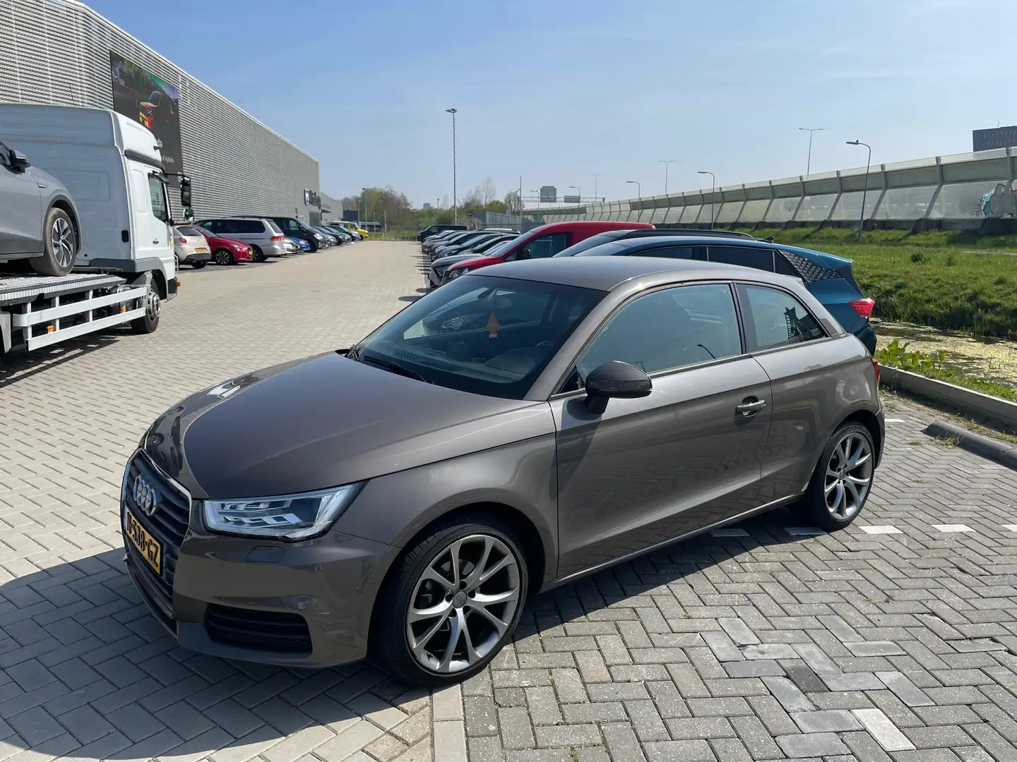 Audi A1 A1 1.0 TFSI Sp. Sl. Edition Brun - 1