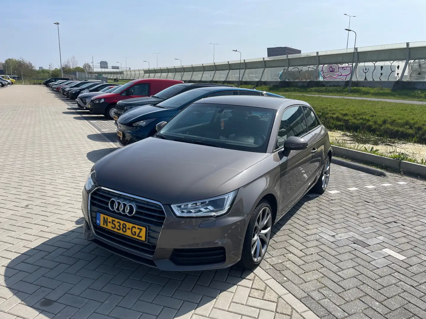 Audi A1 A1 1.0 TFSI Sp. Sl. Edition Brun - 2