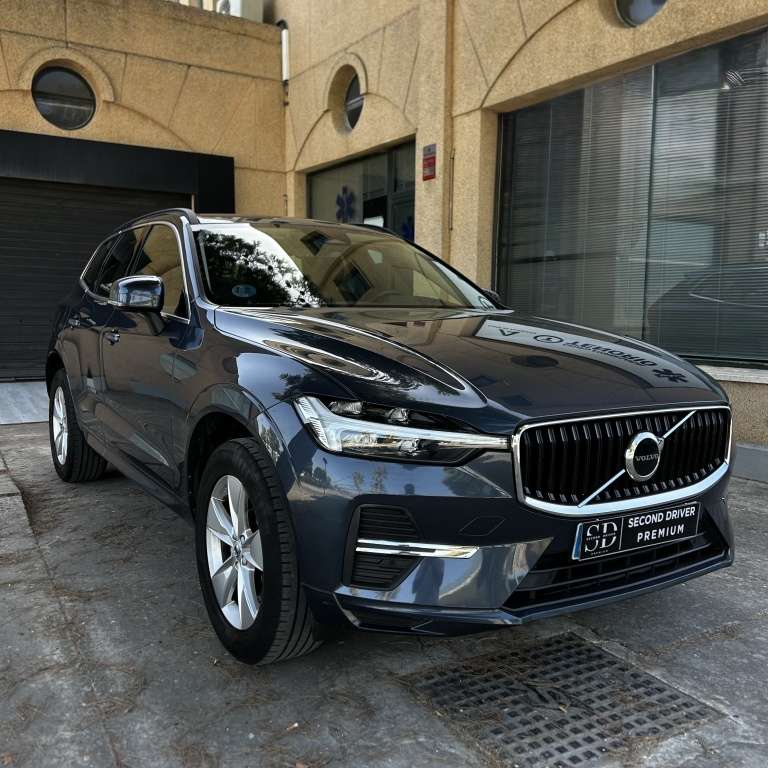 Volvo XC60 B4 Momentum FWD Aut. - foto 1