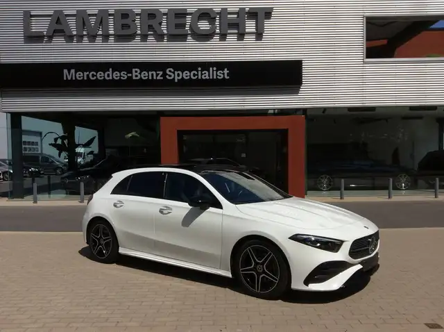 Mercedes-Benz A 200 A 200 (EU6AP) * AMG * NIGHT * PANO * DAB * LED * 360°camera * SPOOR * DODEHOEK * NAVI * SFEERLICHT * KEYLESS GO