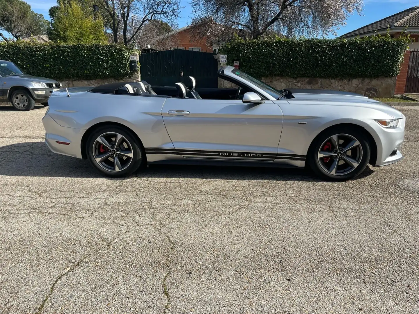 Ford Mustang 3.7 Ti-VCT V6 Cabrio Aut. Gris - 2