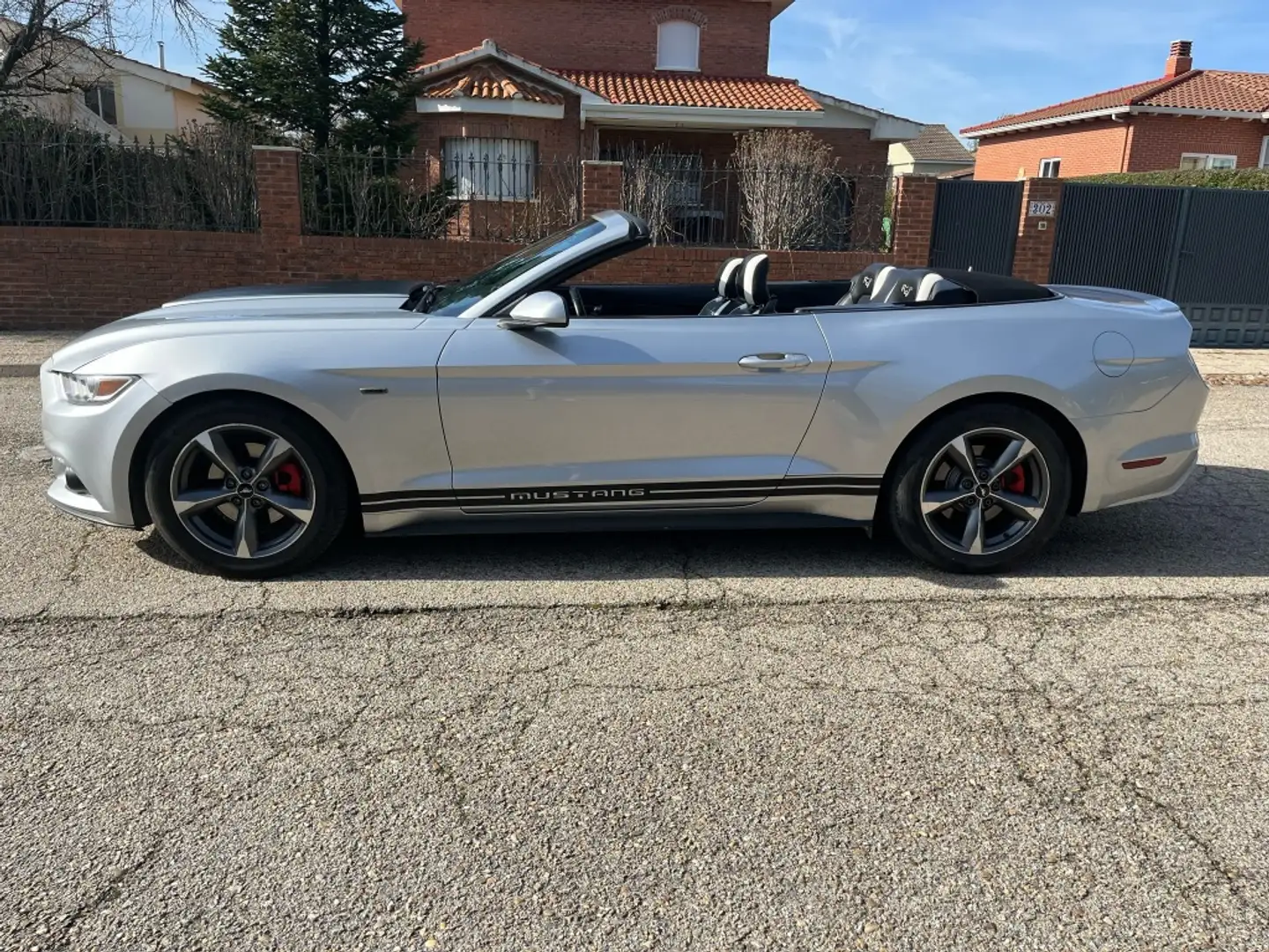 Ford Mustang 3.7 Ti-VCT V6 Cabrio Aut. Gris - 1