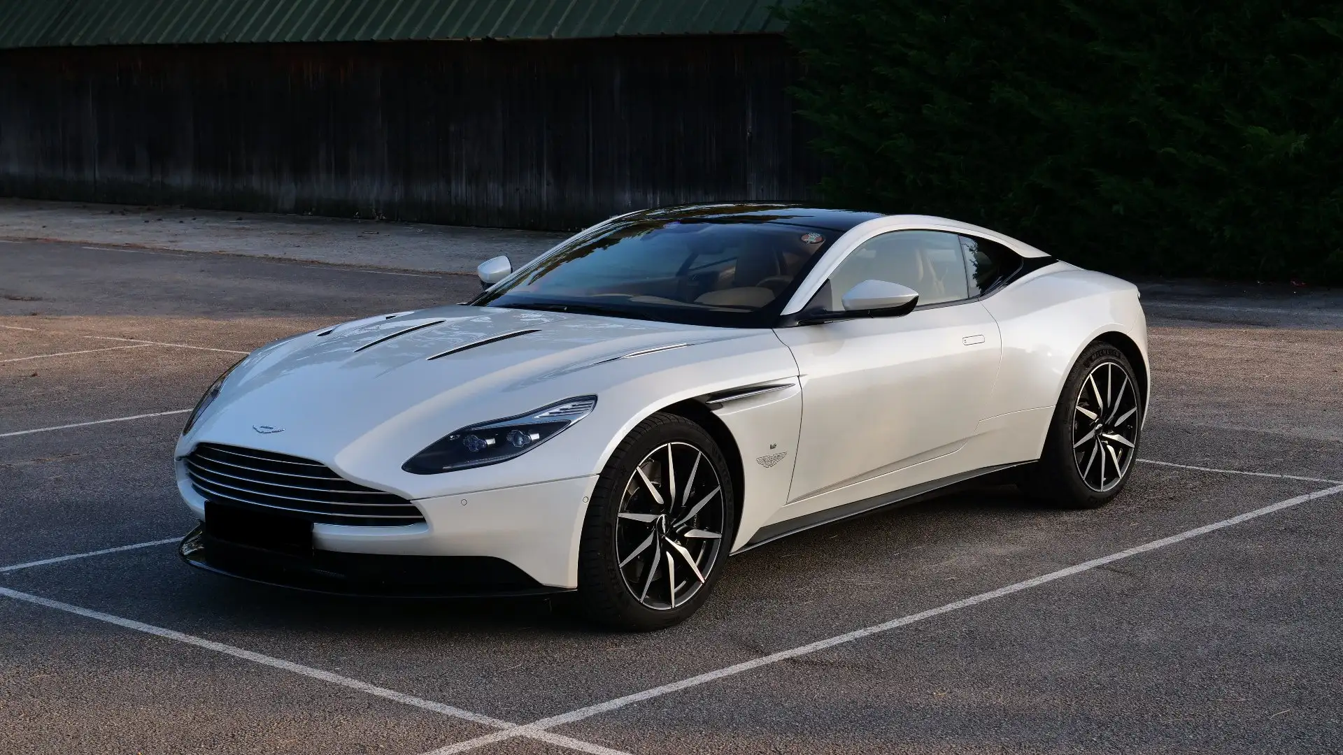 Aston Martin DB11 DB11 Coupé 5.2 Biturbo V12 LAUNCH EDITION Bianco - 2