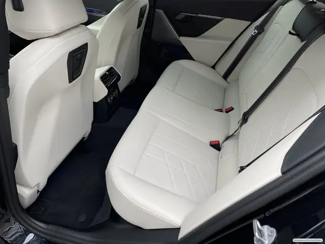 BMW M view 11