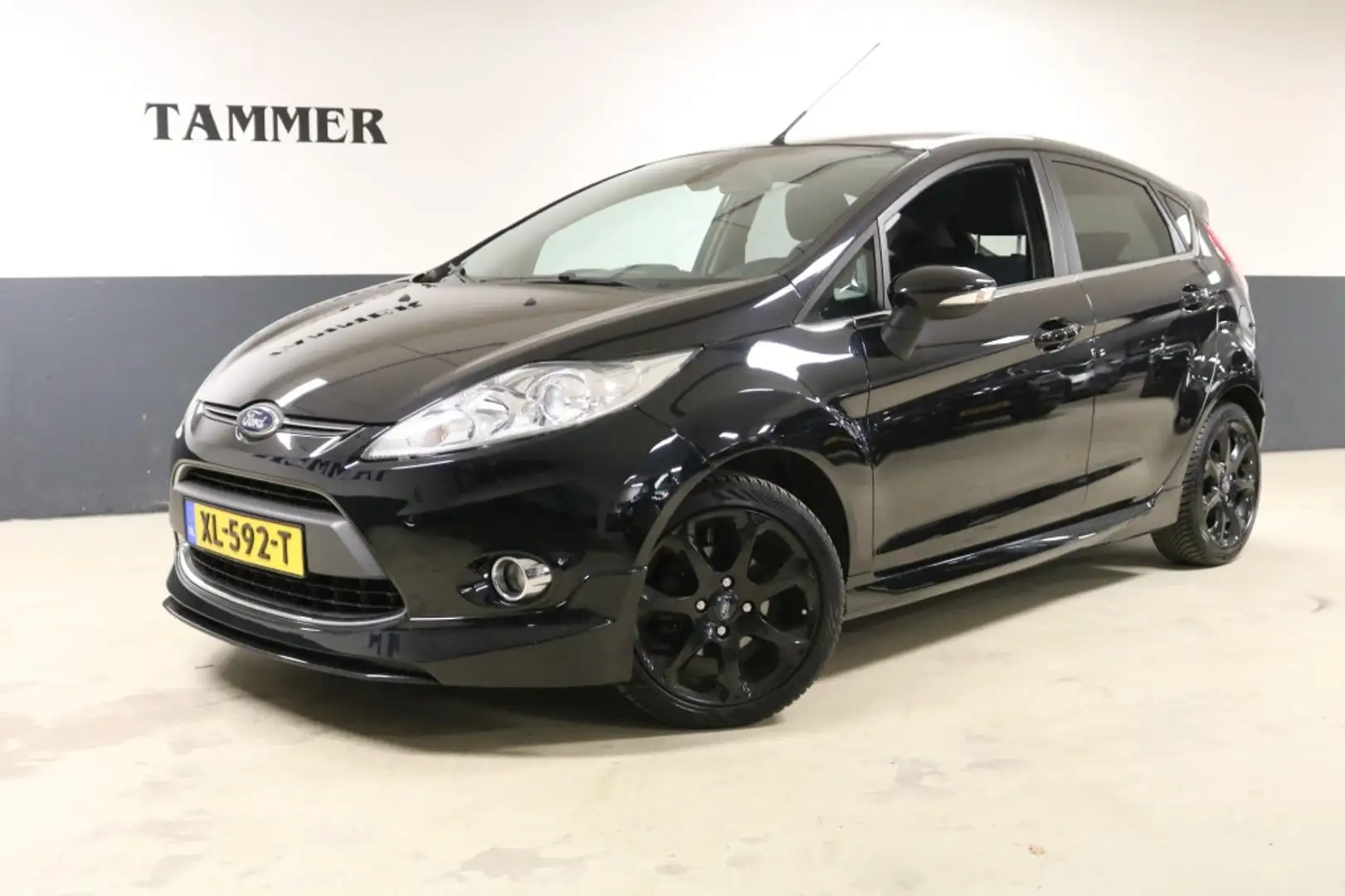Ford Fiesta 1.25 Titanium ZEER NETTE-DEALER ONDERHOUDEN- Zwart - 1
