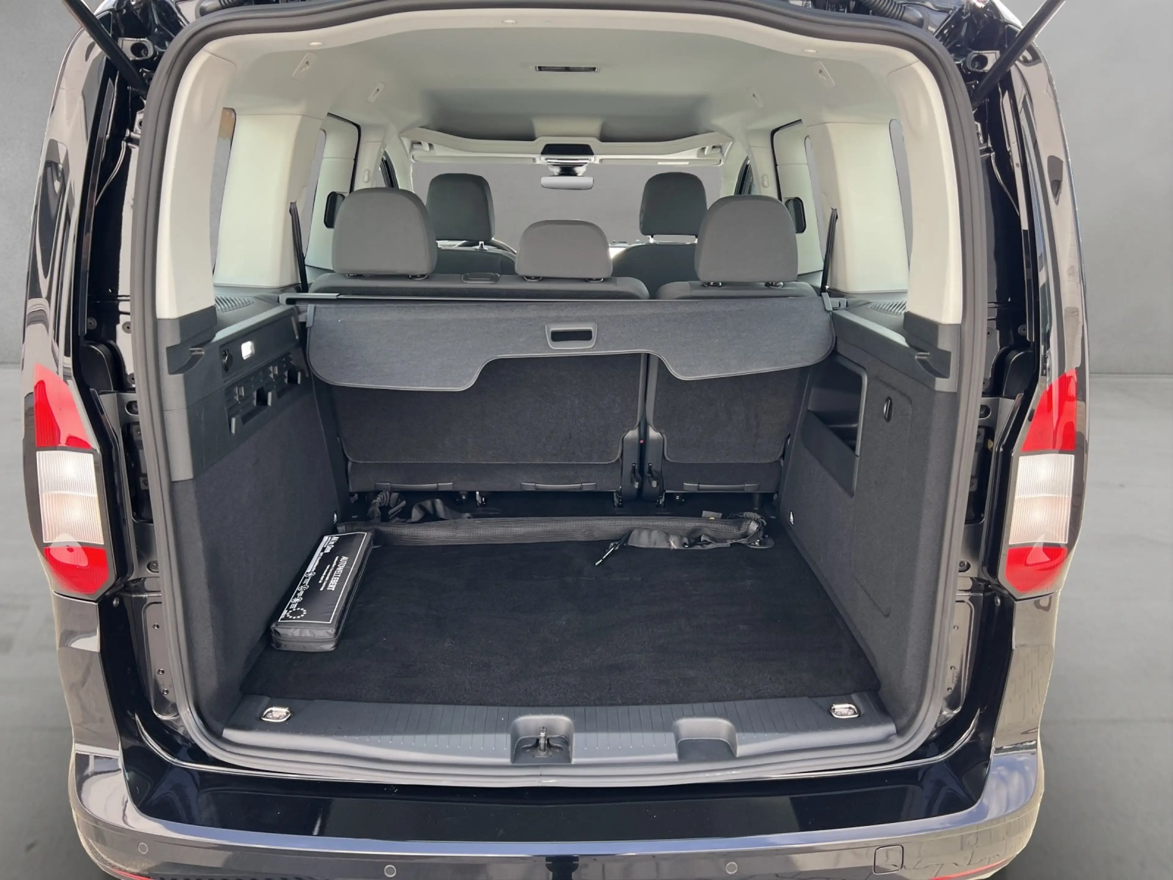 Ford Tourneo Connect 2.0 Trend AHK/TEMPOMAT/PDC/NAVI/ — photo 7