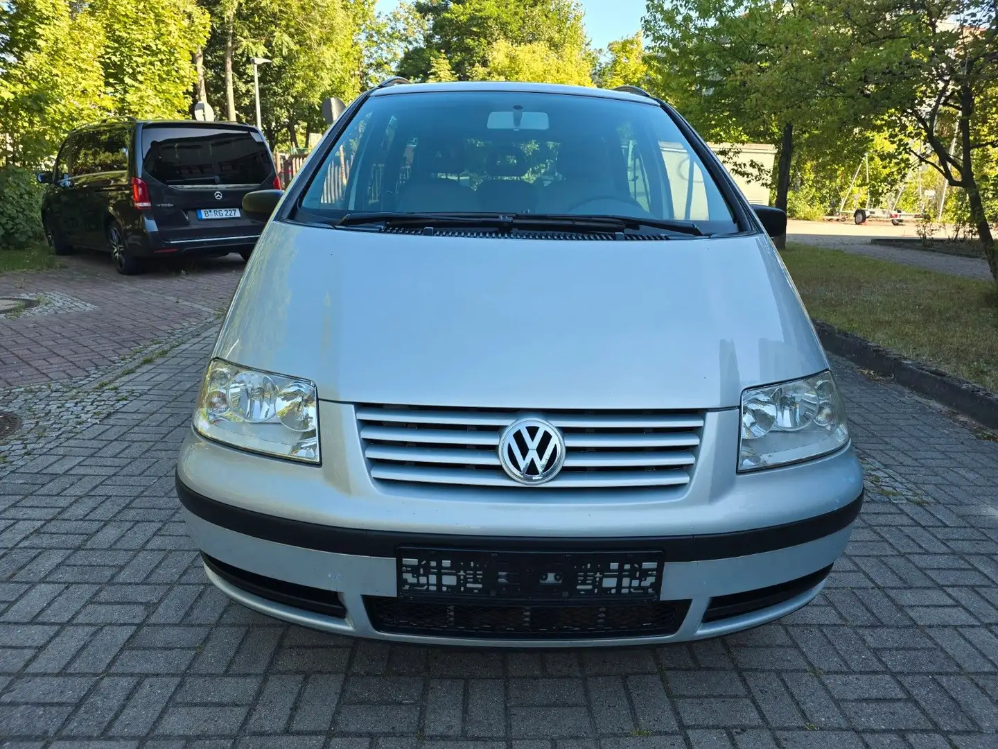 Volkswagen Sharan 2.0 Highline Gris - 1