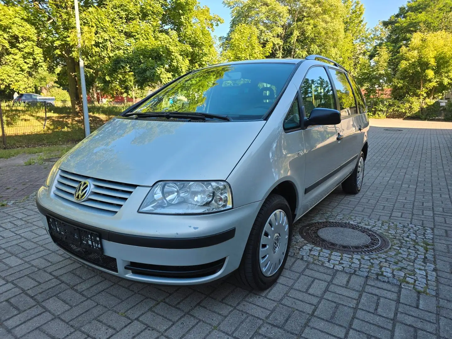 Volkswagen Sharan 2.0 Highline Gris - 2