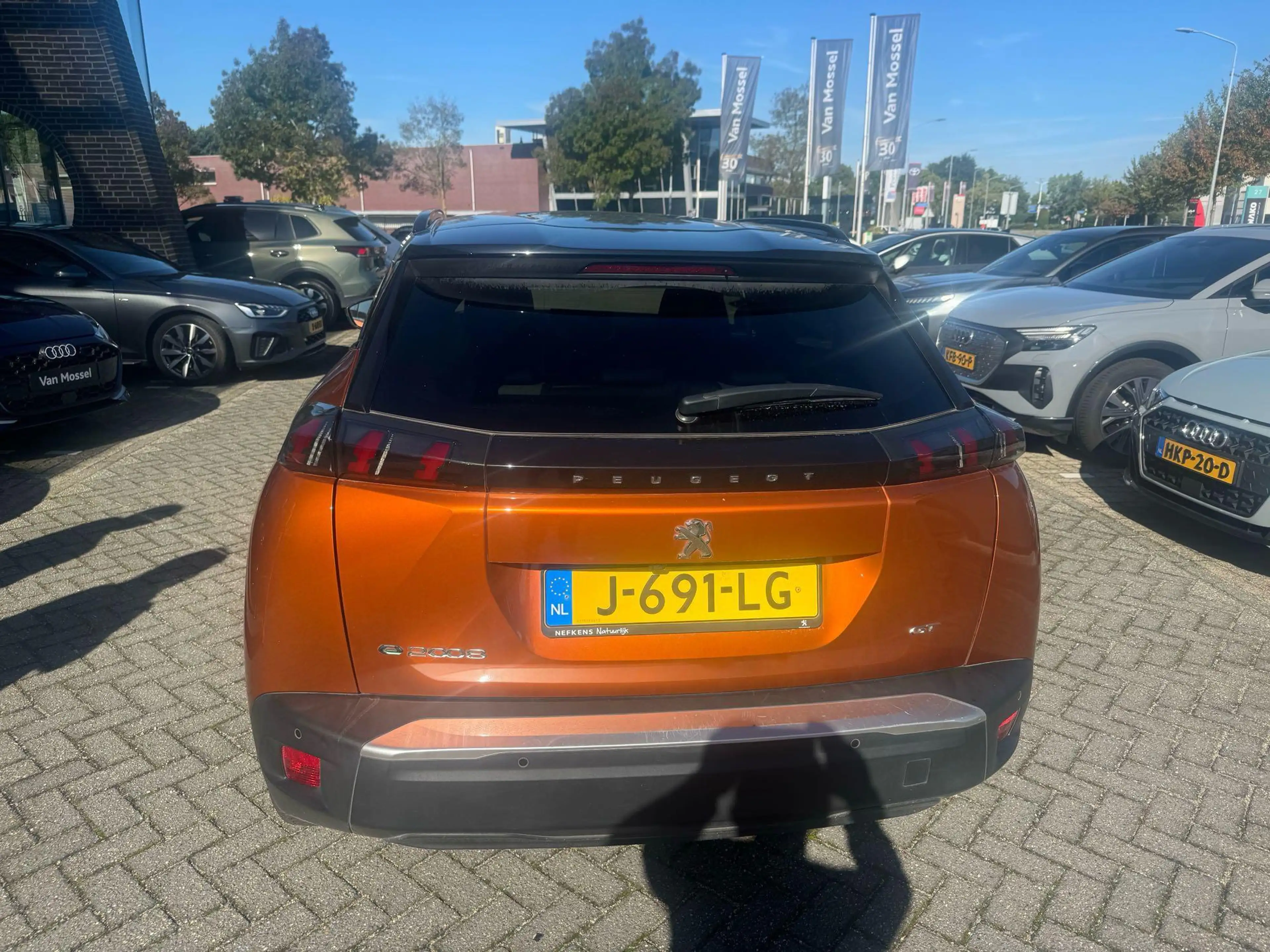 Peugeot e-2008 EV GT 50 kWh — photo 3