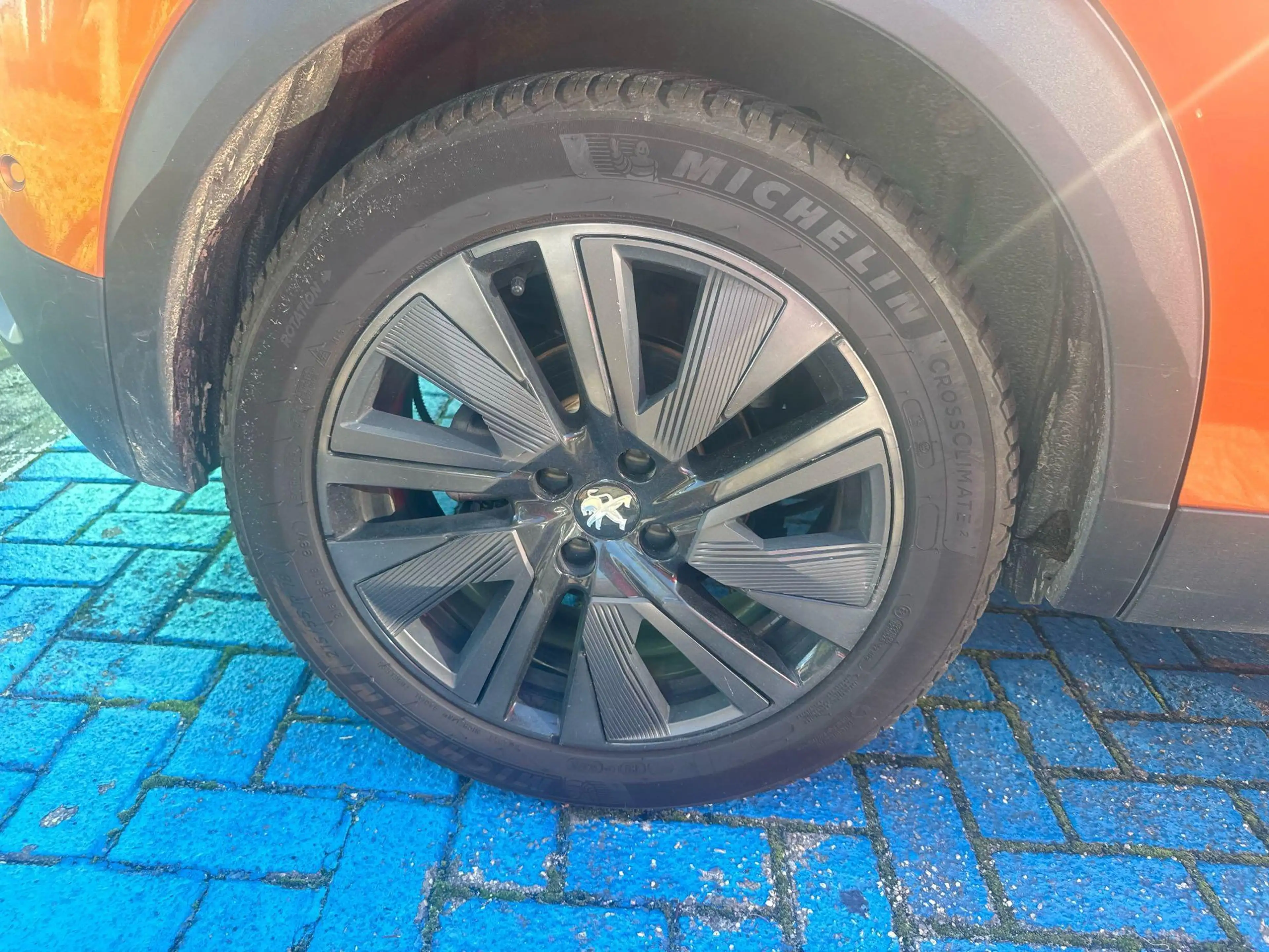 Peugeot e-2008 EV GT 50 kWh — photo 14