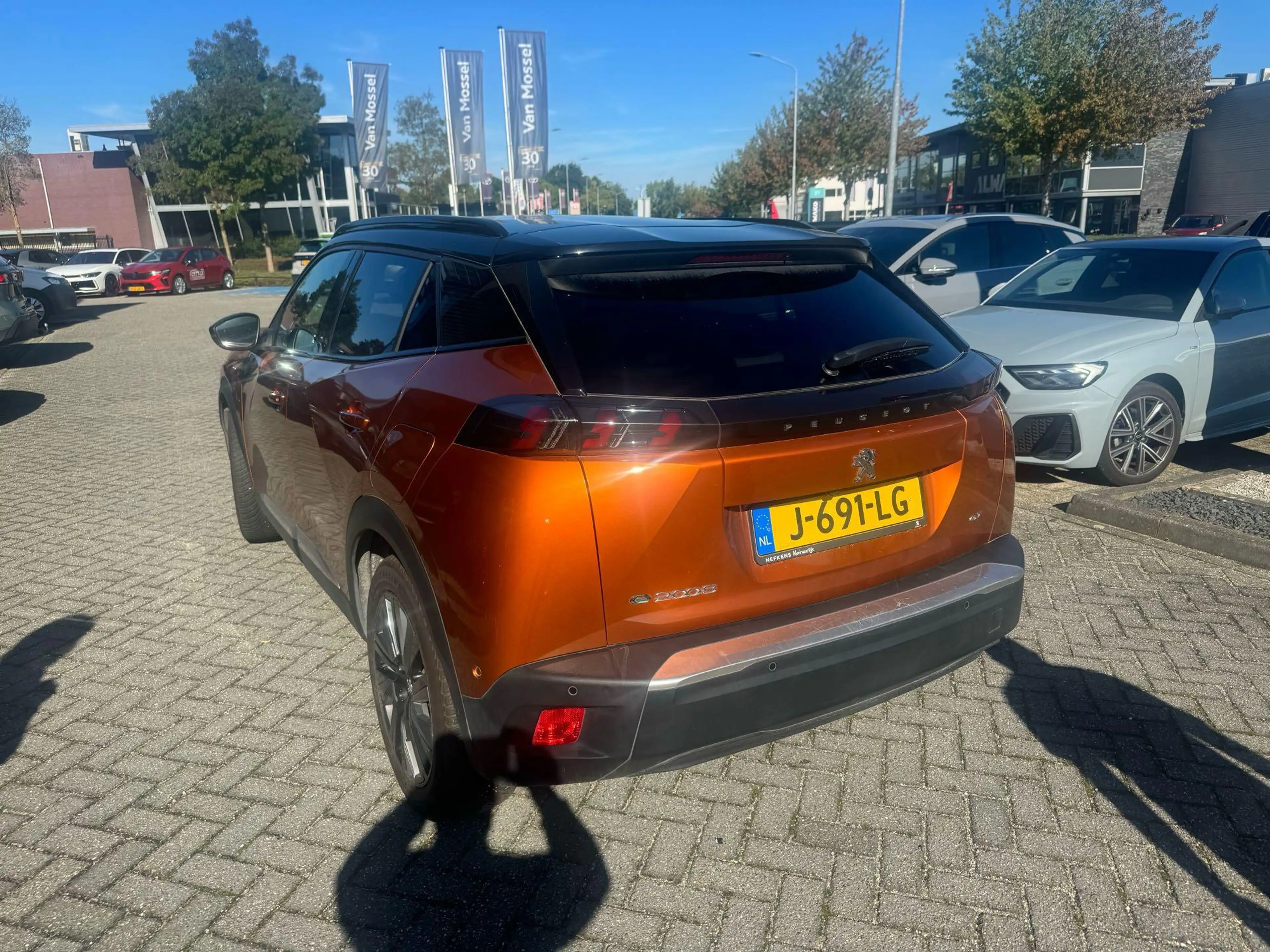 Peugeot e-2008 EV GT 50 kWh — photo 4