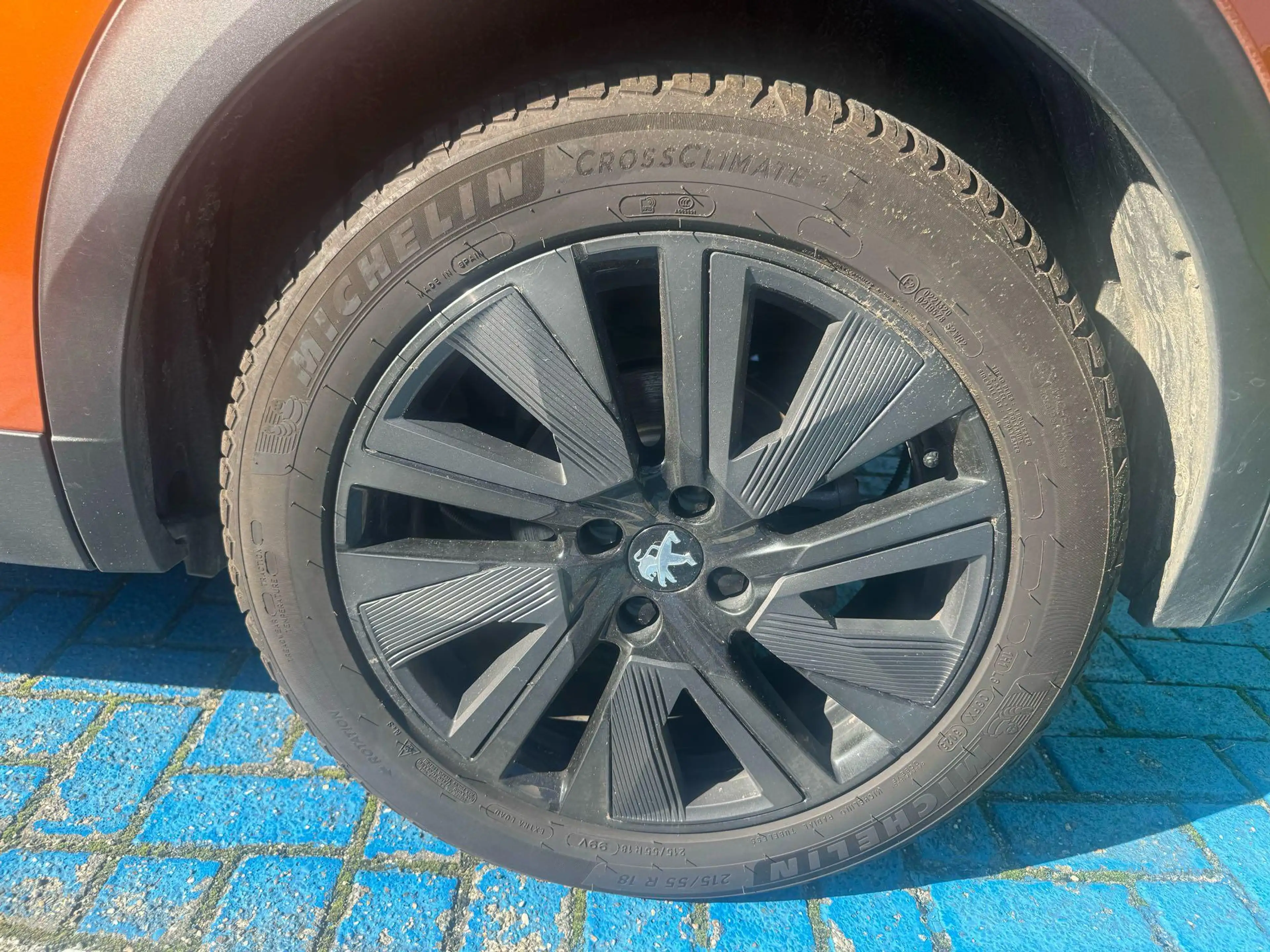 Peugeot e-2008 EV GT 50 kWh — photo 15