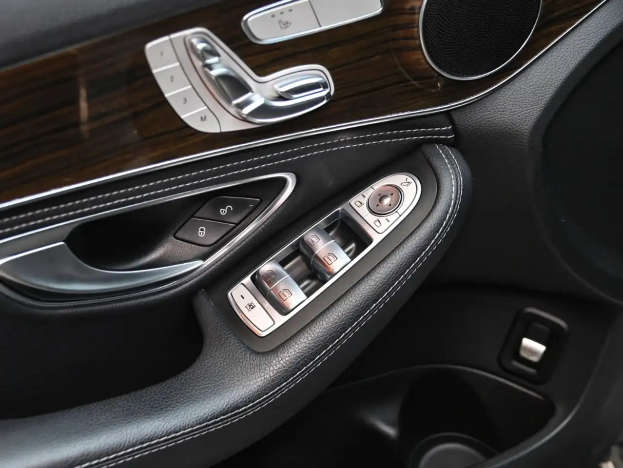 Mercedes-Benz C-Class photo Mercedes-Benz C-Class