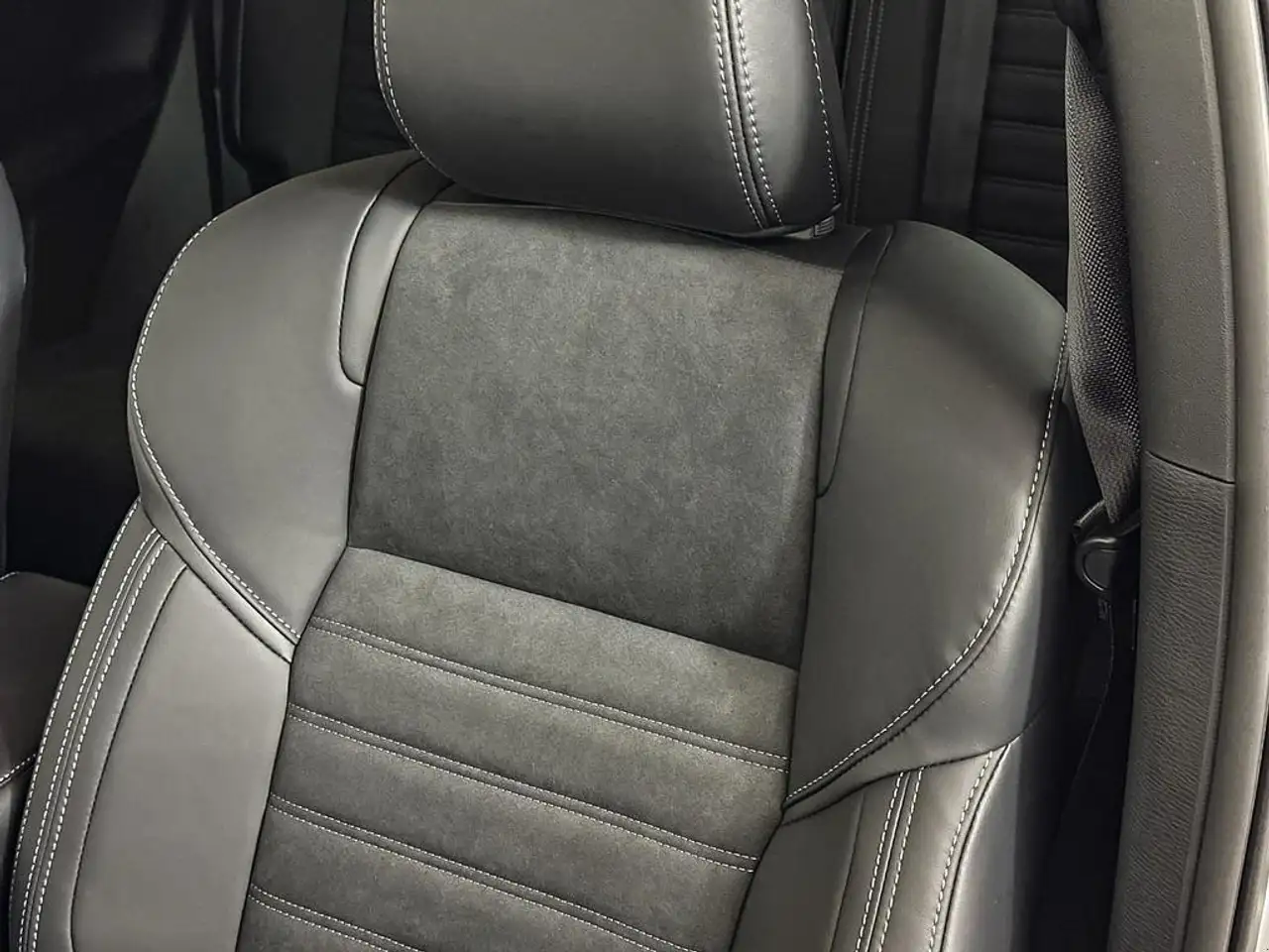Mitsubishi Outlander снимка Mitsubishi Outlander
