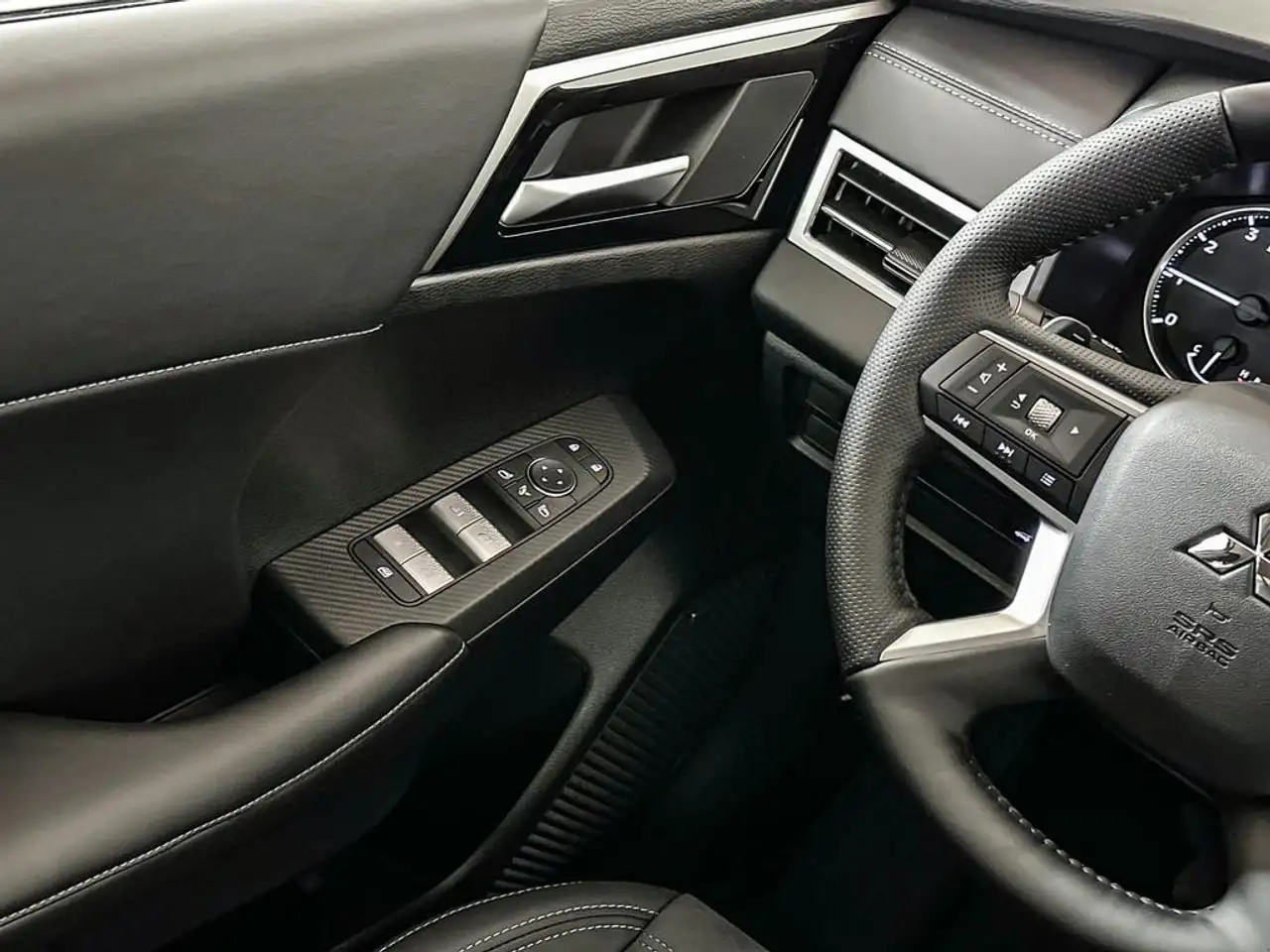 Mitsubishi Outlander снимка Mitsubishi Outlander