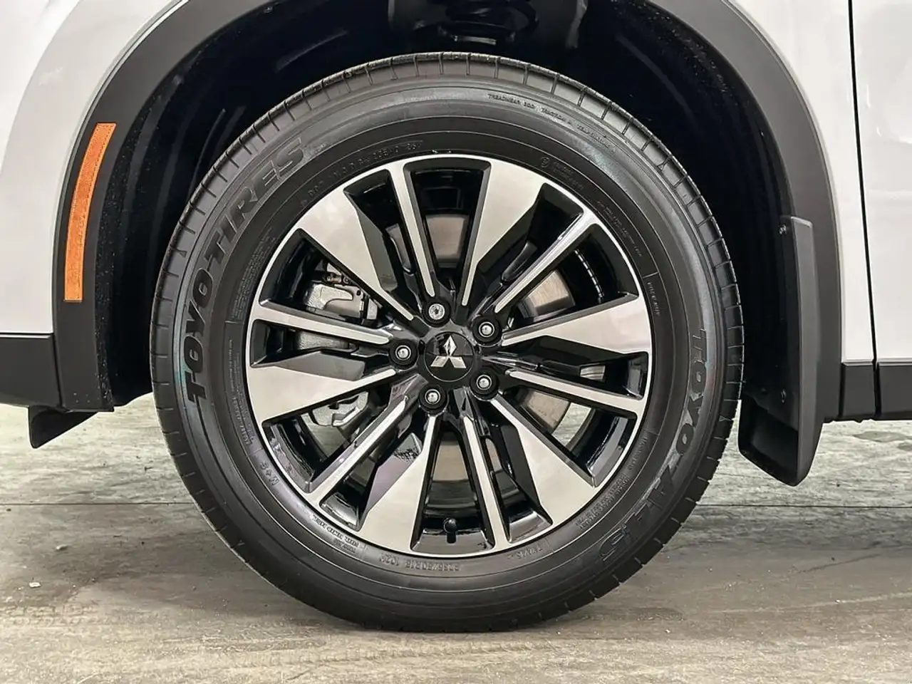 Mitsubishi Outlander снимка Mitsubishi Outlander