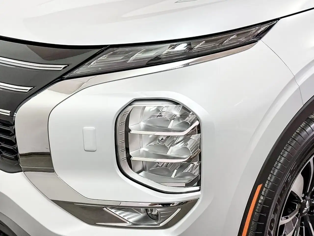 Mitsubishi Outlander снимка Mitsubishi Outlander