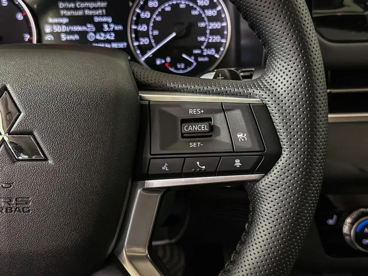 Mitsubishi Outlander снимка Mitsubishi Outlander