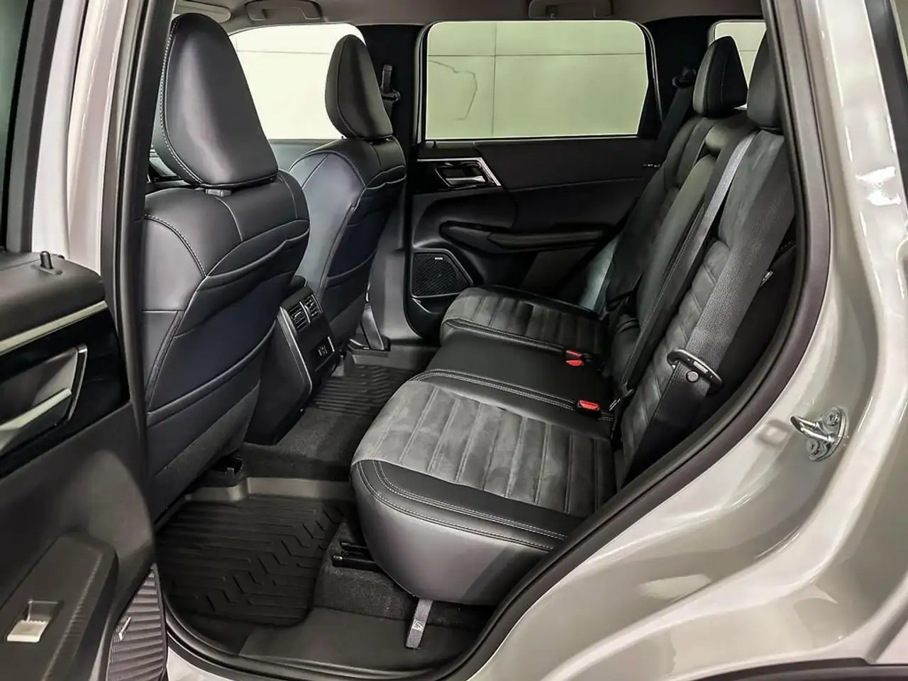Mitsubishi Outlander снимка Mitsubishi Outlander