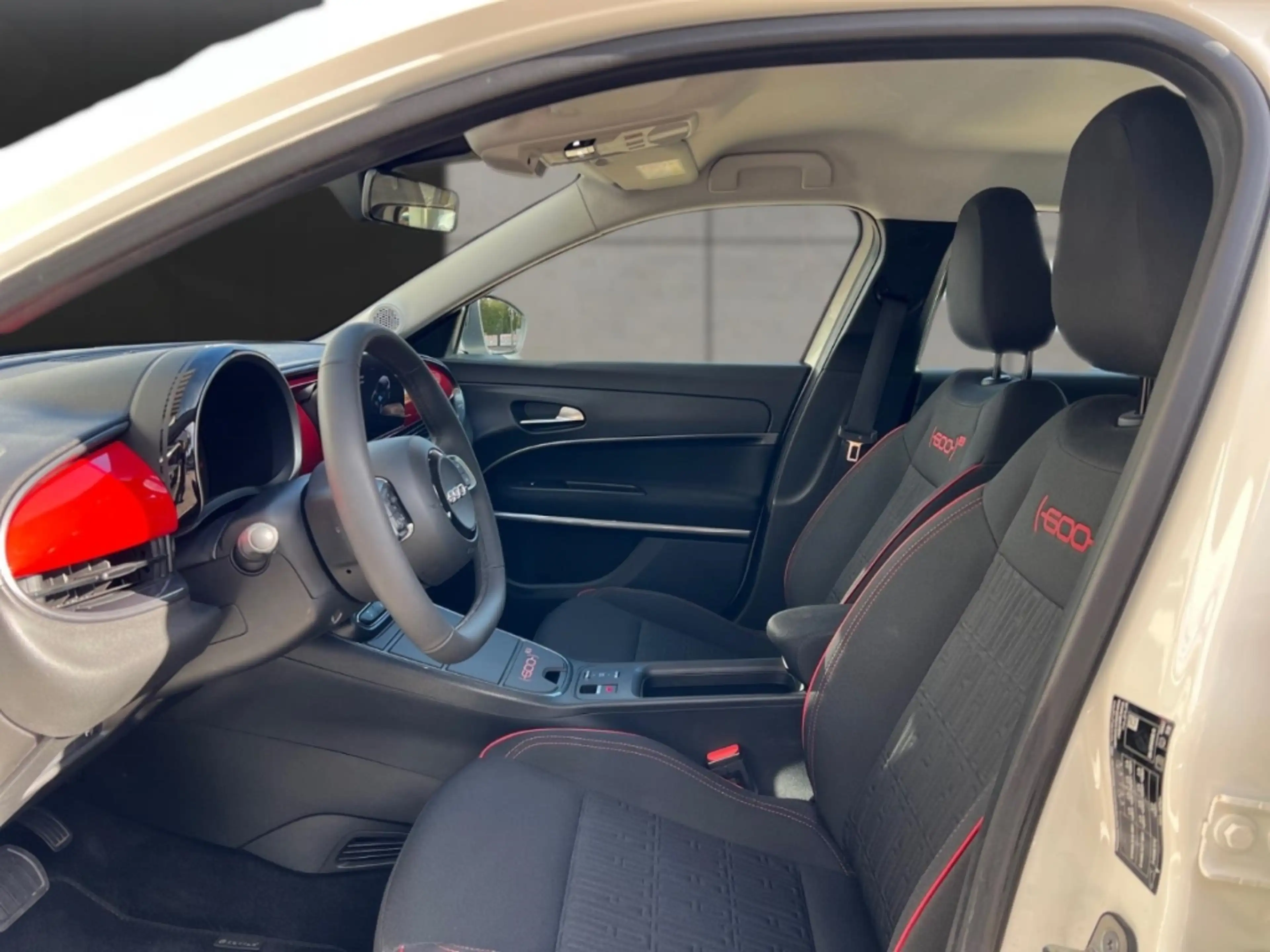 Fiat 600 e 115 kW Red, Carplay, Klimaautomatik, Sitzheizung — photo 15