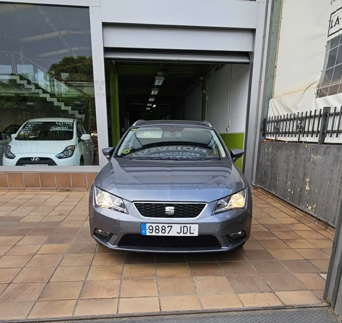 SEAT Leon ST 1.6TDI CR S&S Style Ecomotive 110 Gris - 2