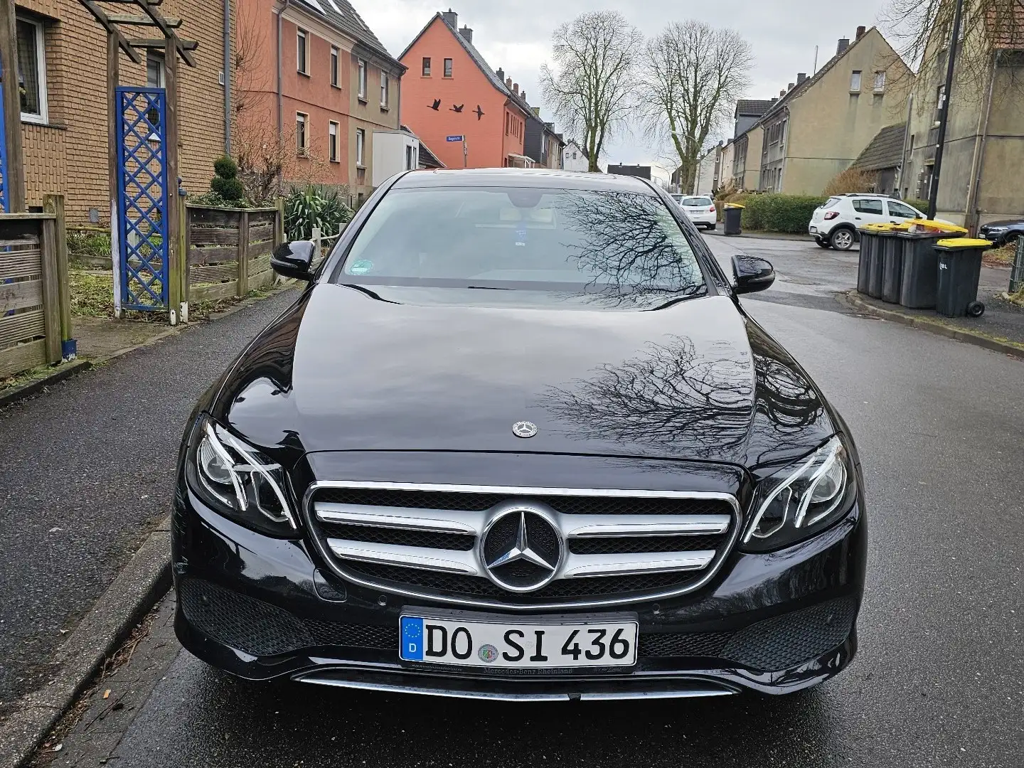 Mercedes-Benz E 200 d 9G-TRONIC Avantgarde wegen Nachwuchs Zuverkaufen Schwarz - 2