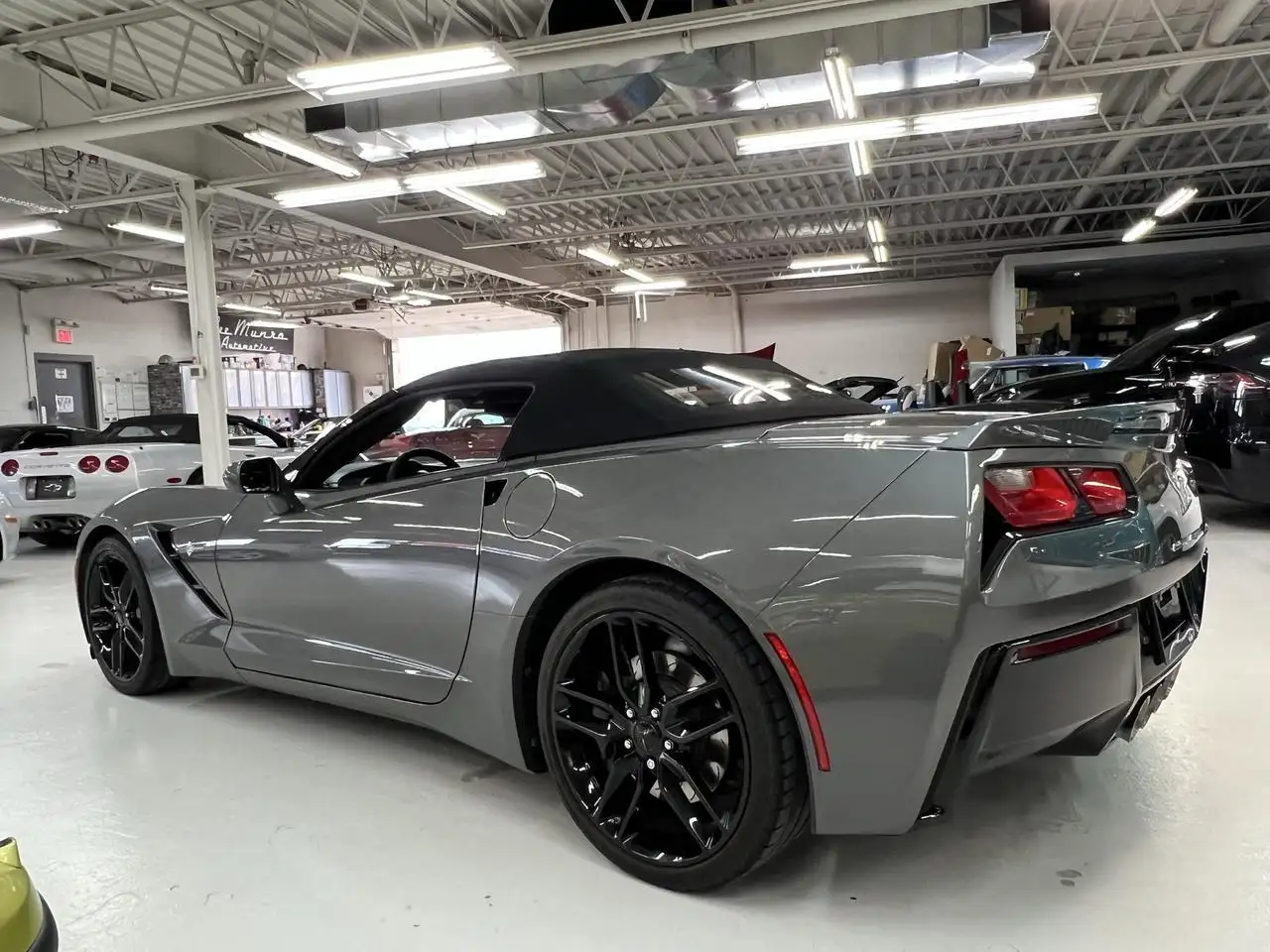Chevrolet Corvette снимка Chevrolet Corvette