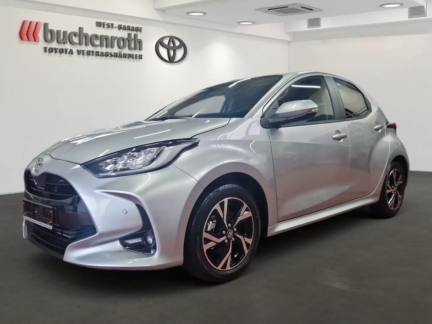 Toyota Yaris Hybrid Teamplayer + Safety - und Comfort P Silber - 1