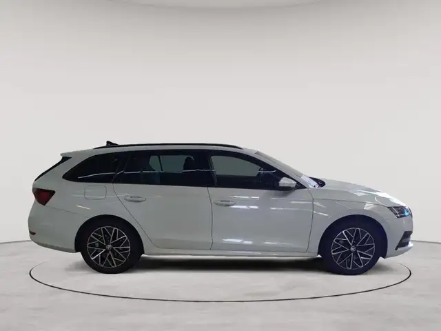 Skoda Octavia view 3