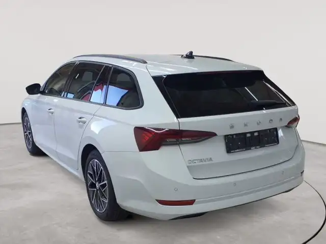 Skoda Octavia view 5