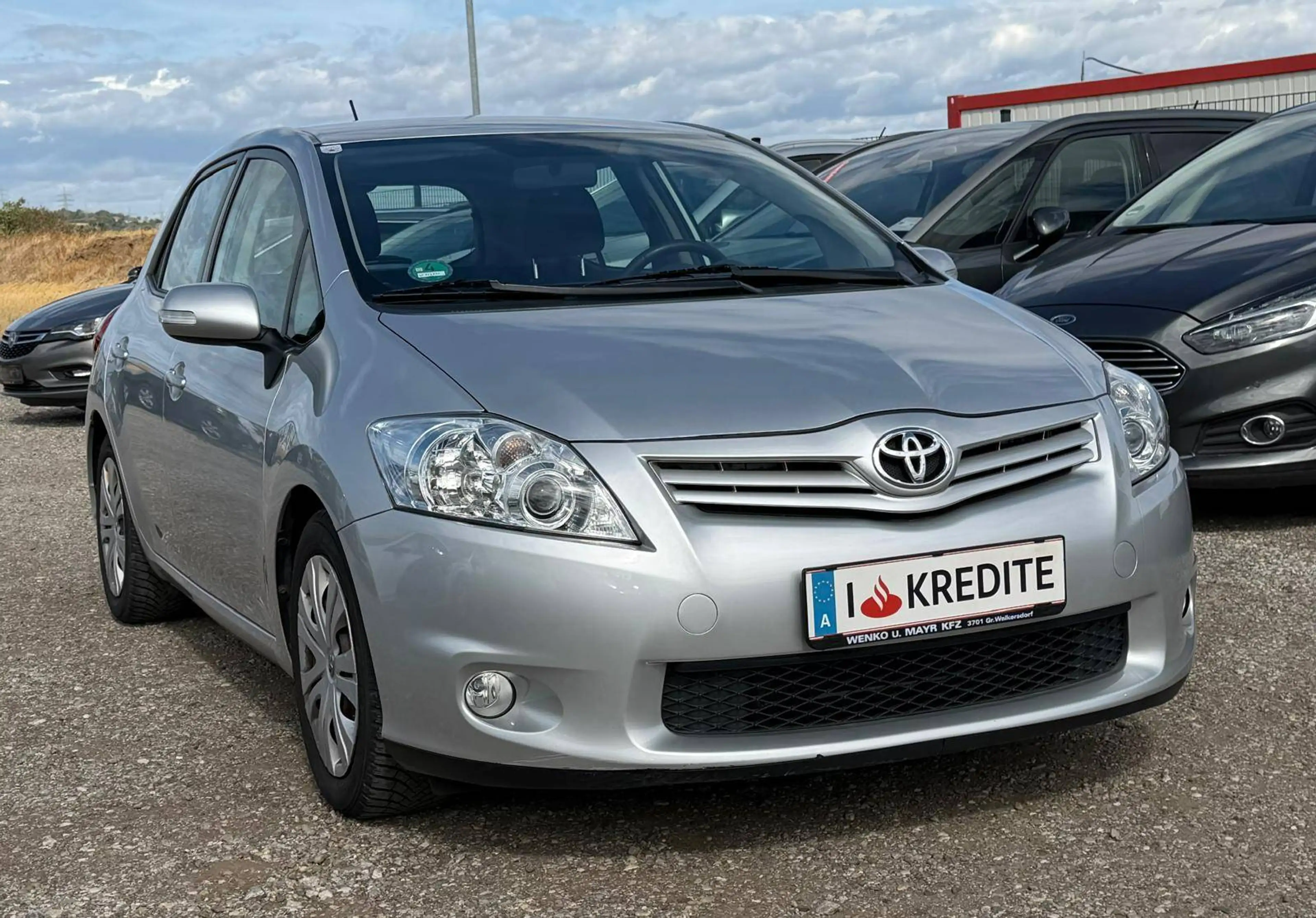 Toyota Auris Basis — photo 2
