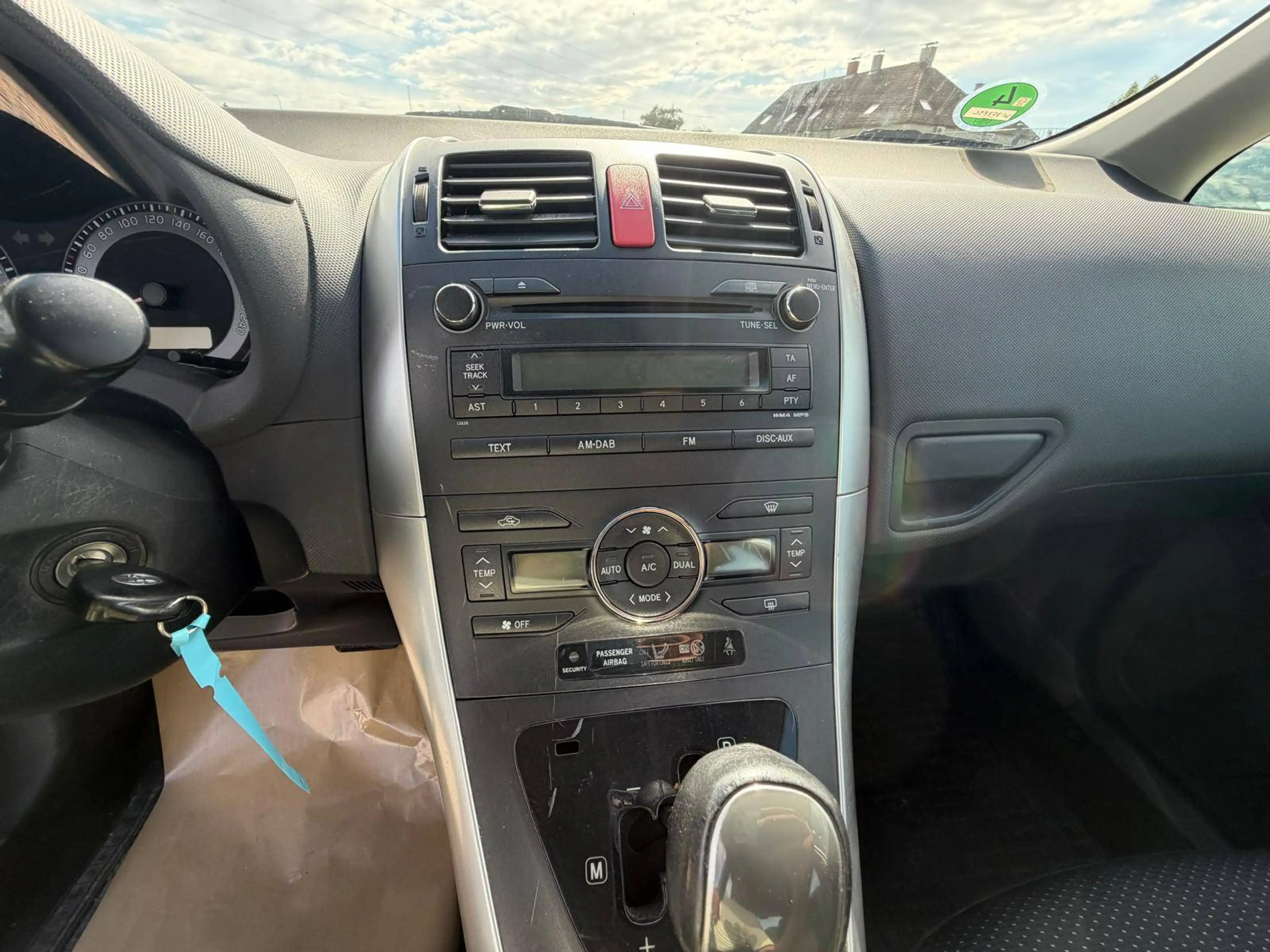 Toyota Auris Basis — photo 10