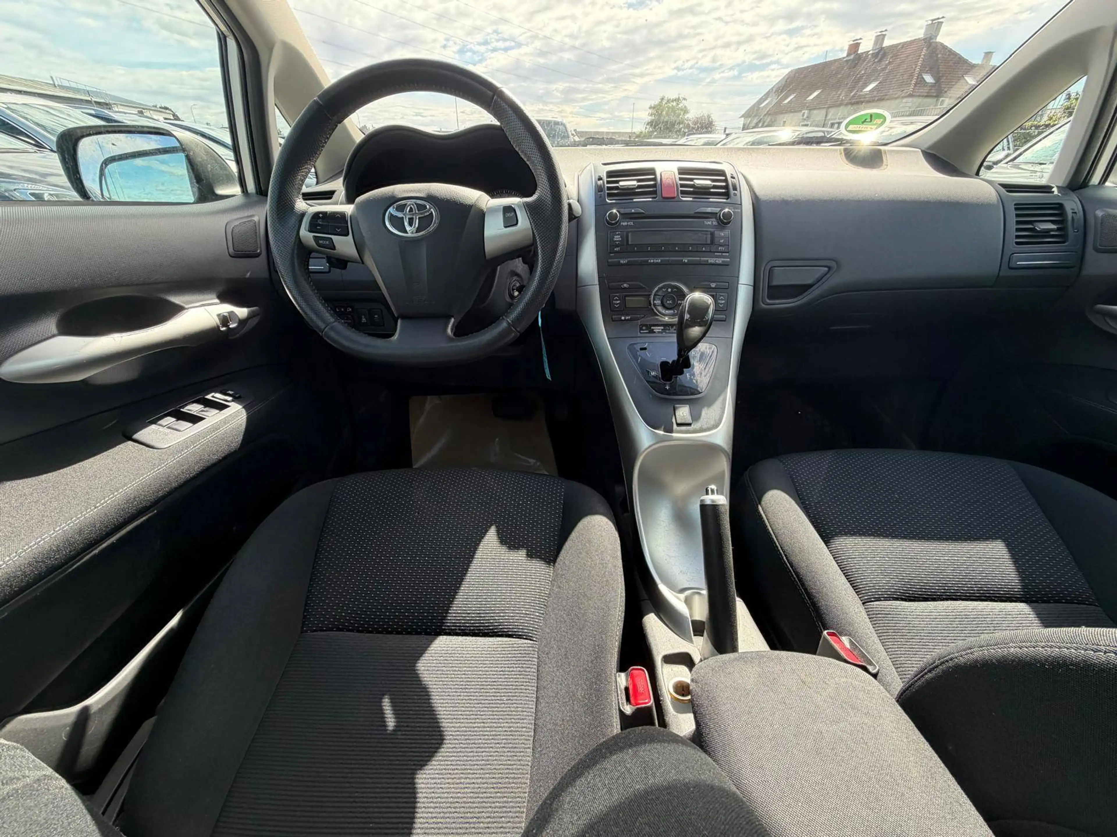 Toyota Auris Basis — photo 12