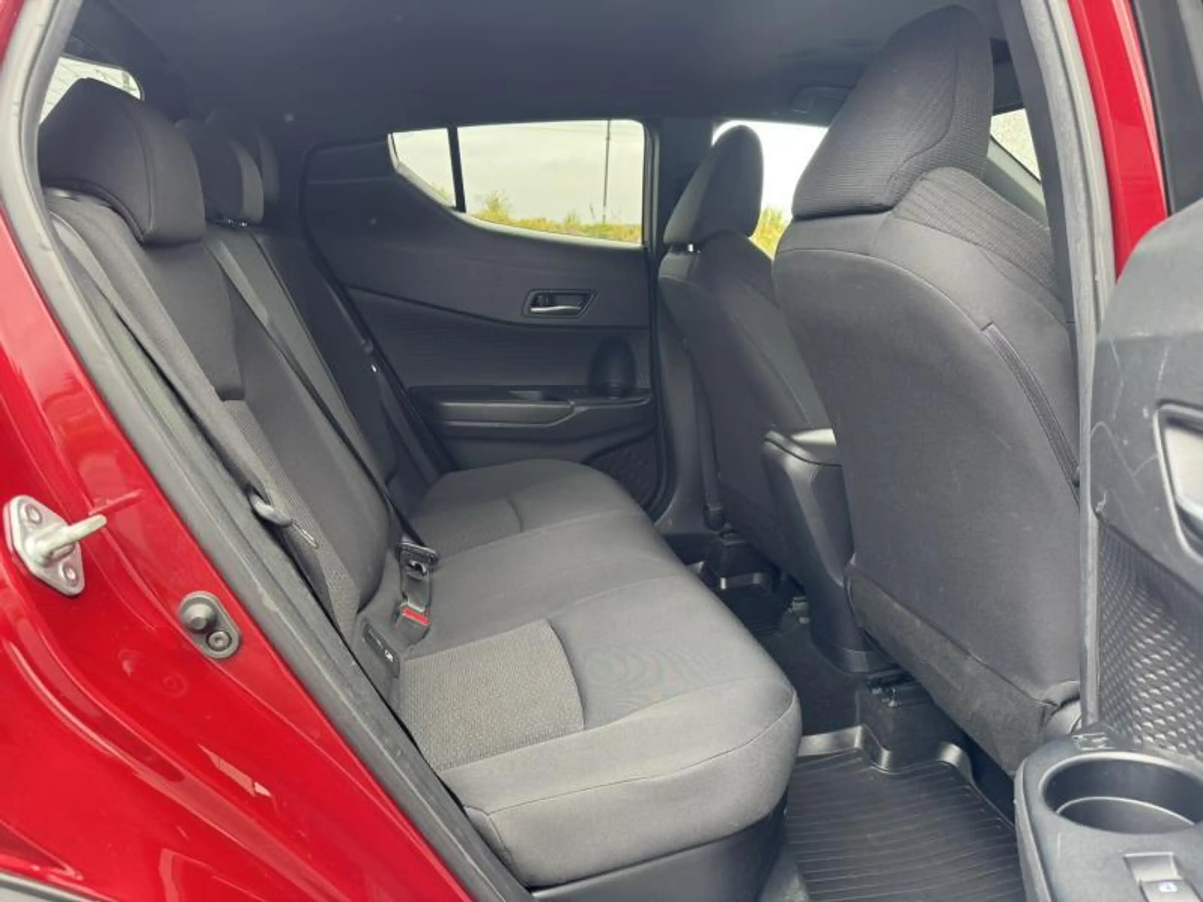 Toyota C-HR 1.8 CVT HSD C-LUB bi-tone — photo 10