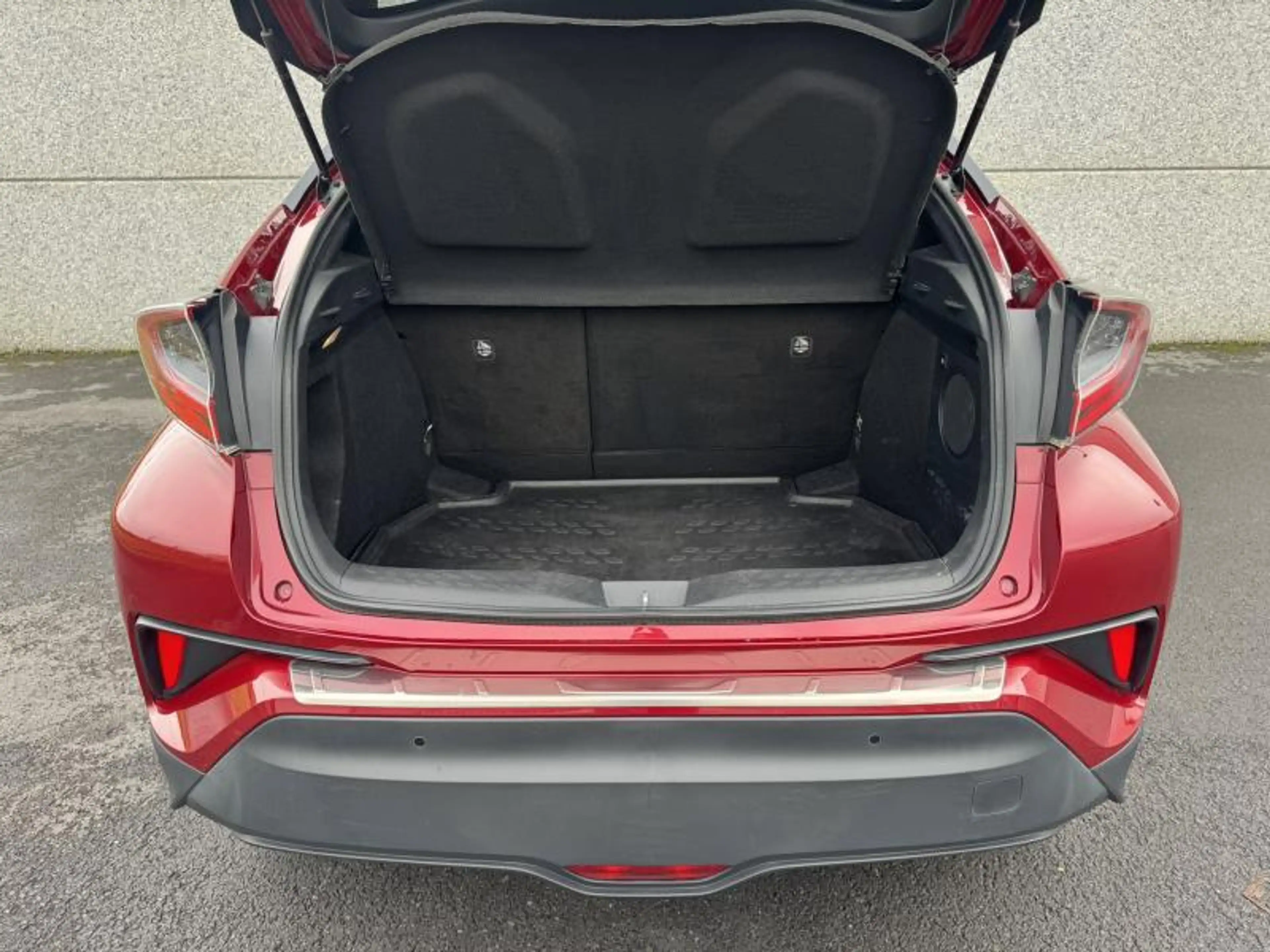 Toyota C-HR 1.8 CVT HSD C-LUB bi-tone — photo 7