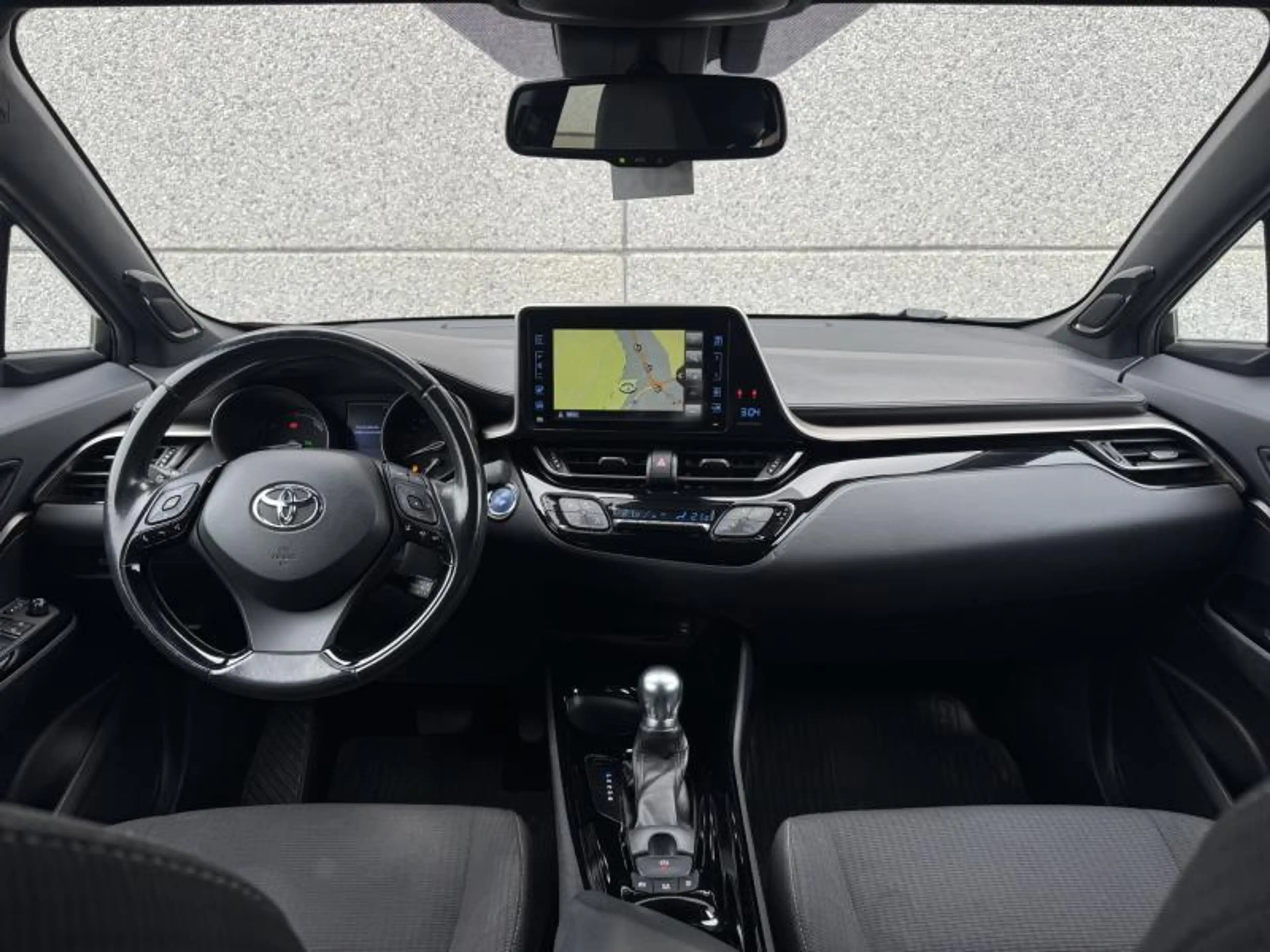 Toyota C-HR 1.8 CVT HSD C-LUB bi-tone — photo 11