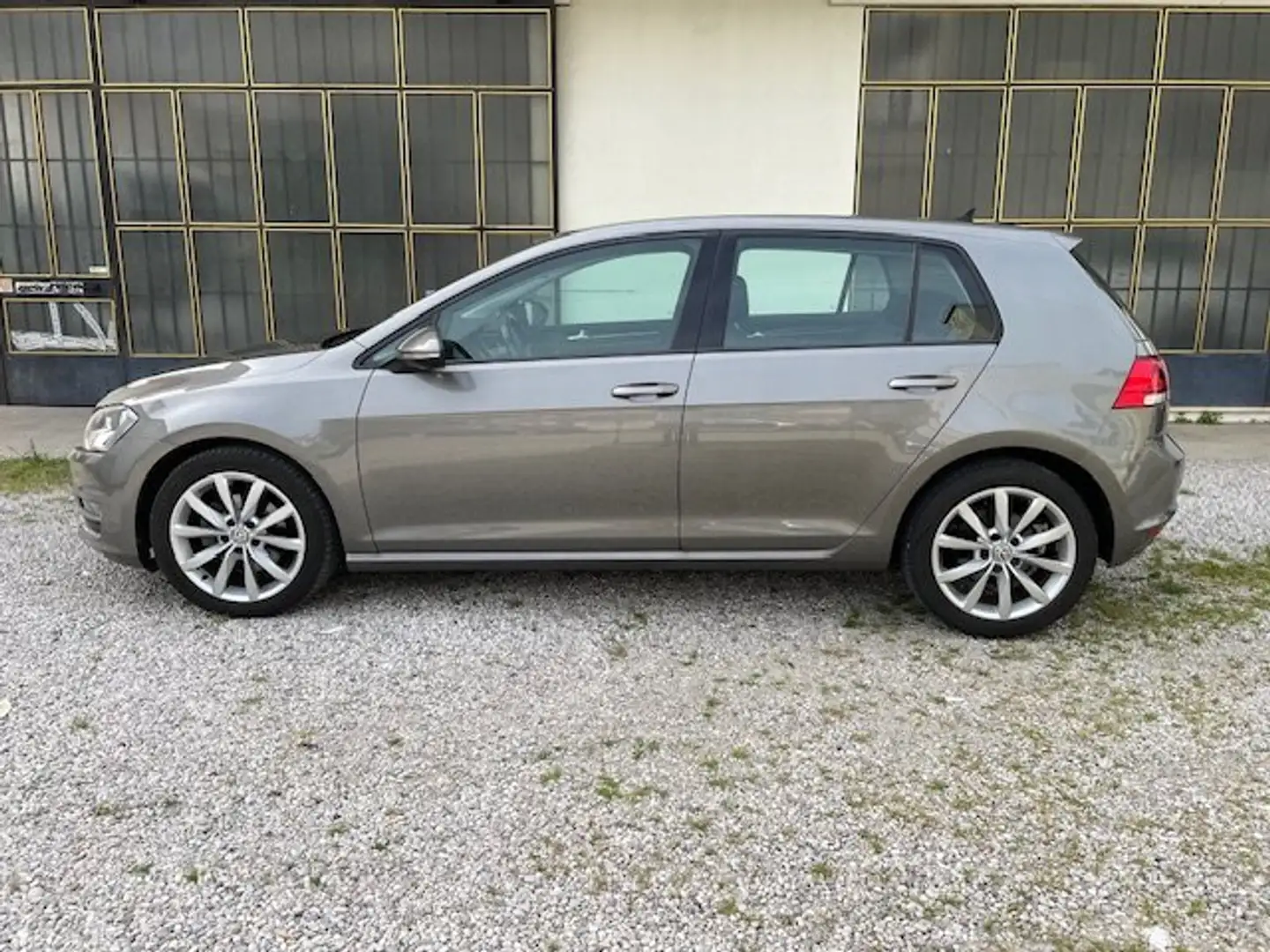 Volkswagen Golf Golf 5p 1.6 tdi Highline Executive 110cv dsg Gris - 1