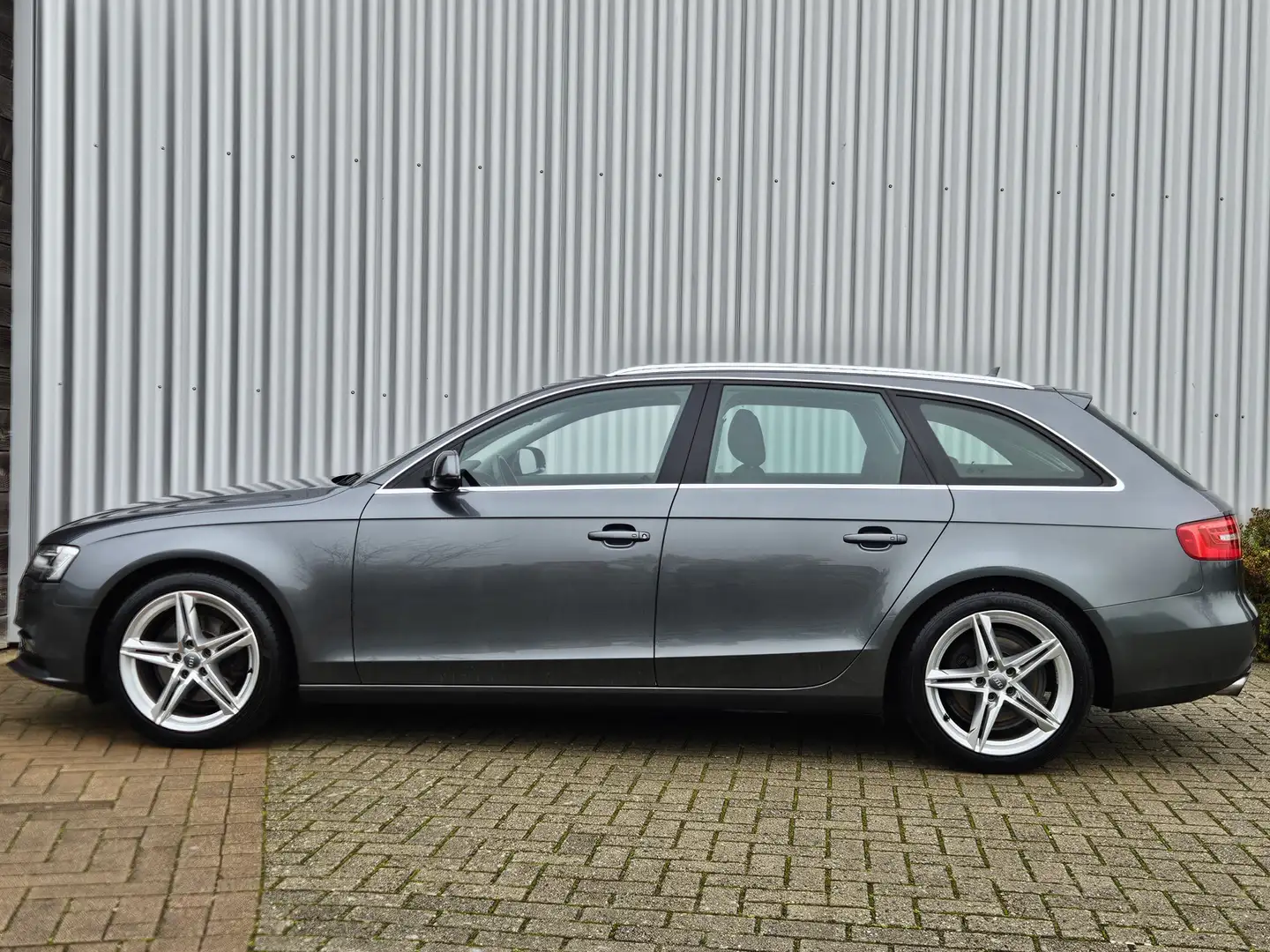 Audi A4 Avant 1.8 TFSI S-Line /Automaat/Dealer Onderhouden Gris - 2